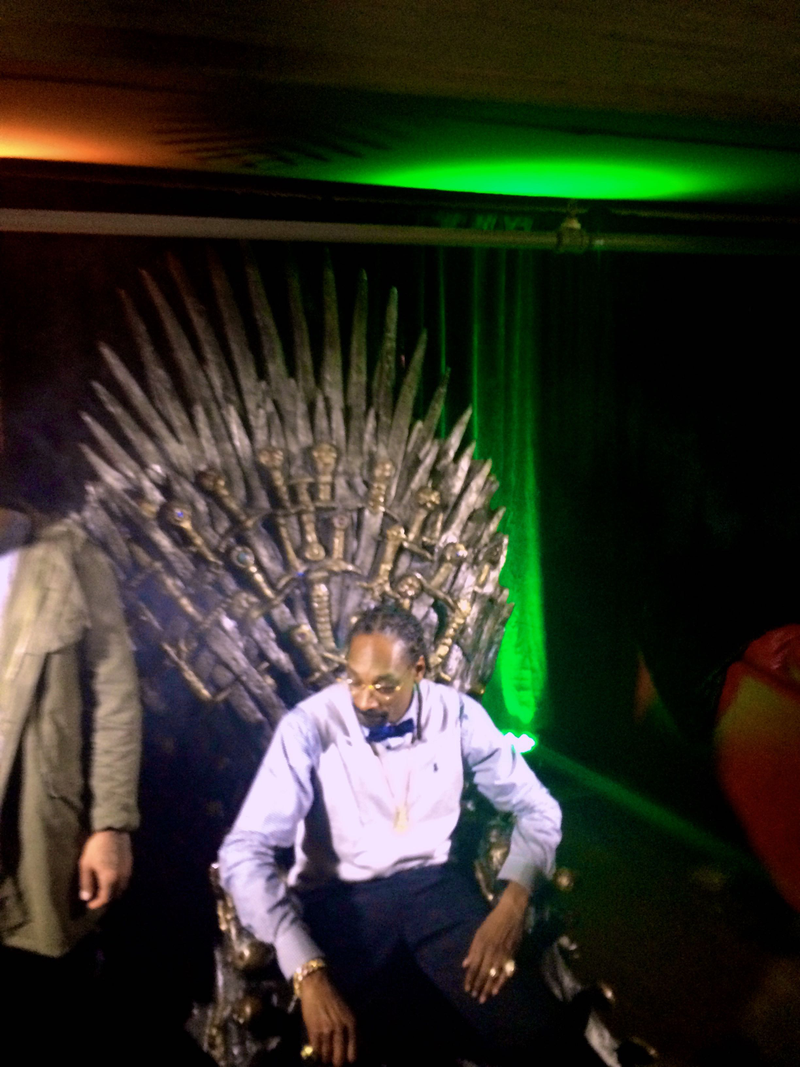 Illustration for article titled Snoop Dogg smoking a blunt on the Iron Throne and other sights from SXSW